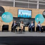 varios ponentes sentados durante la realización de una mesa de debate en Energy Global Expo & Congress 2023