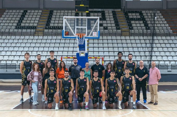 The Green Vector junto al Club Esportiu Bàsquet Llíria durante el acuerdo de colaboración