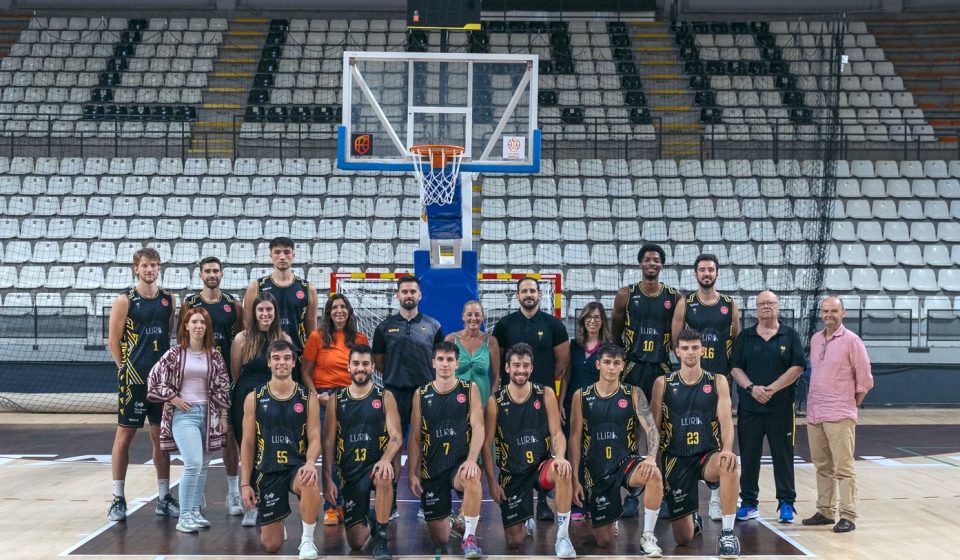 The Green Vector junto al Club Esportiu Bàsquet Llíria durante el acuerdo de colaboración